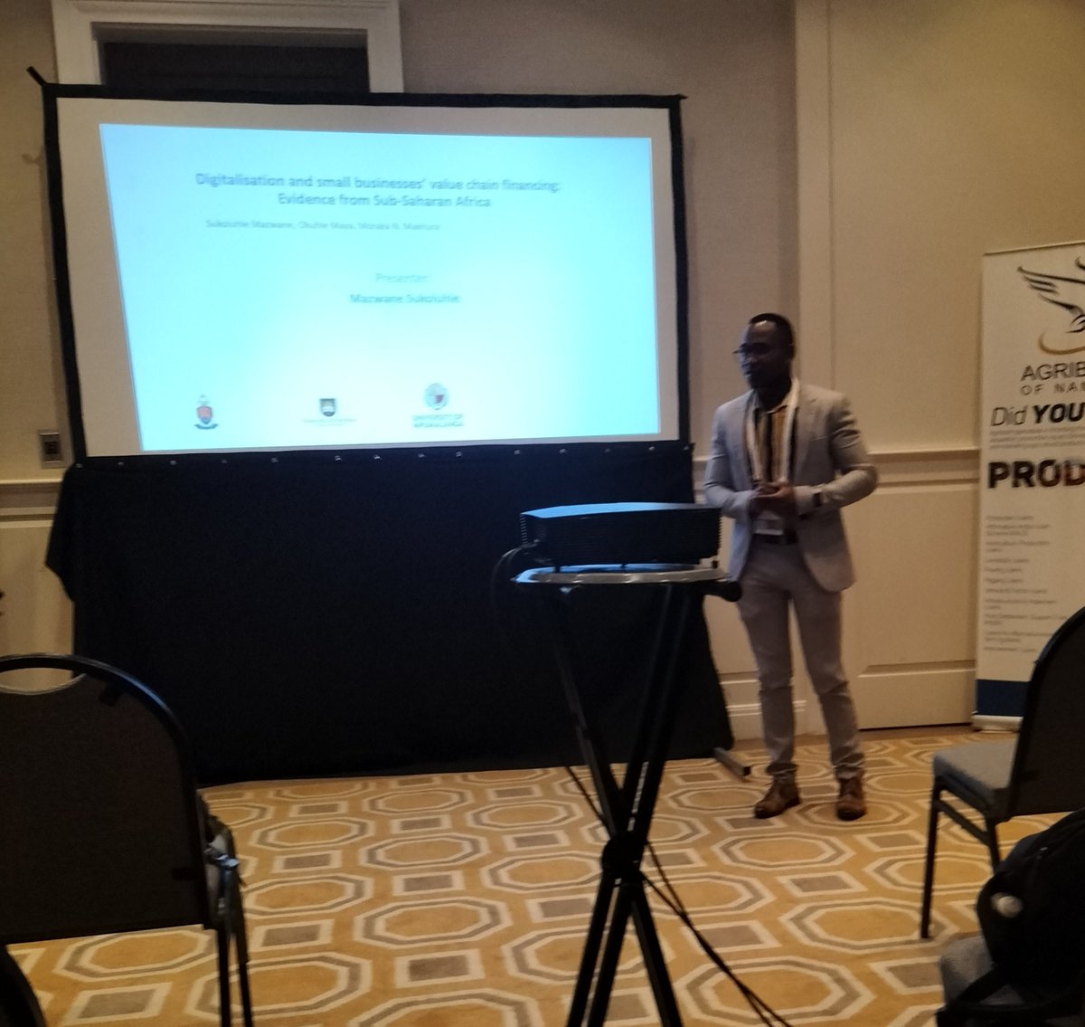 DrMNMakhura's tweet photo. Sukoluhle Mazwane of @UniMpumalanga presenting "Digitalisation &amp; small businesses' value chain financing" at #AEASA2022. Coauthors Okuhle Maya (@ufh1916) &amp; @DrMNMakhura (@AgEconUP1 @UPnasagric @up@UPTuks) https://t.co/T1ZOsC8wXC