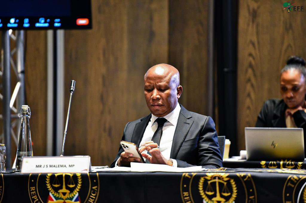 MaloyiIsaac's tweet photo. Judge: "Malema...apologies, honorable Malema.."
Malema: "its okay you can call me what you want, im younger than you. "
That time umbuzo from ingane u shisa i khanda lomntu omdala🤣🤣🤣 https://t.co/Jh4nx6YupM