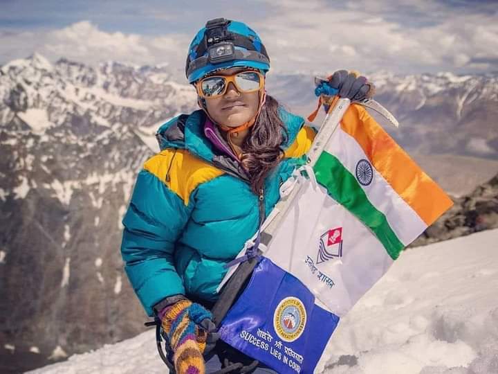 pushkardhami's tweet photo. द्रौपदी का डांडा-2 पर्वत चोटी में हुए हिमस्खलन की चपेट में आने से हिमालय पुत्री सविता कंसवाल जी के निधन का समाचार अत्यंत दुःखद है। उन्होंने मई में ही माउंट एवरेस्ट फतह किया था। https://t.co/yzSvJvAUfy