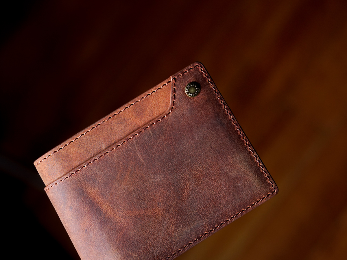 hayashigo's tweet photo. ZONALe - VINTAGEシリーズ。
19世紀のアメリカ・オールドウェストに着想を得たコレクション。
オイルレザーならではの経年変化を予感させます。
https://t.co/gM77EfUmxA
#ZONALe #ビンテージ #革財布 #レザー #財布 #経年変化 #エイジング https://t.co/s8RCQtP15w