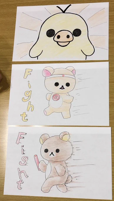 今日は子どもたちの運動会でした。
写真はそれぞれに描いた応援旗 
