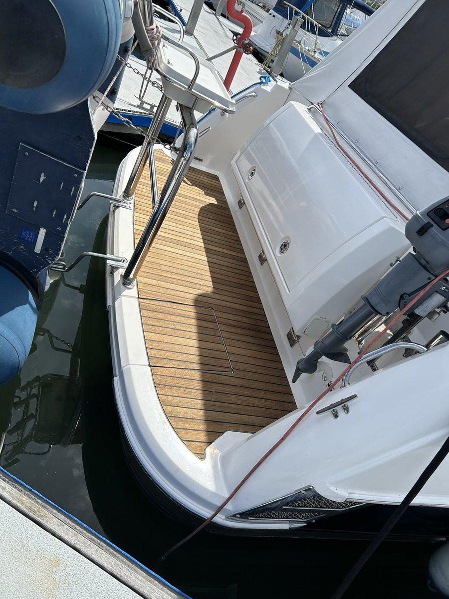 KingsMarineEas1's tweet photo. Nice outcome to this 36 2006 #SunSeeker try topside 2stage and seal and teak sand and sealed #marinedetailers #mobliedetailing #presale #eastcoastmariner #gtechniq https://t.co/Y1qylnKcq8