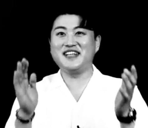 김호중, ‘수요일도 밤이 좋아’ 홍보 위해 묵언수행 깼다? [TV알리미] (출처 : 스포츠월드 | 네이버 TV연예) naver.me/xzLIikxa
#김호중
#KIMHOJOONG