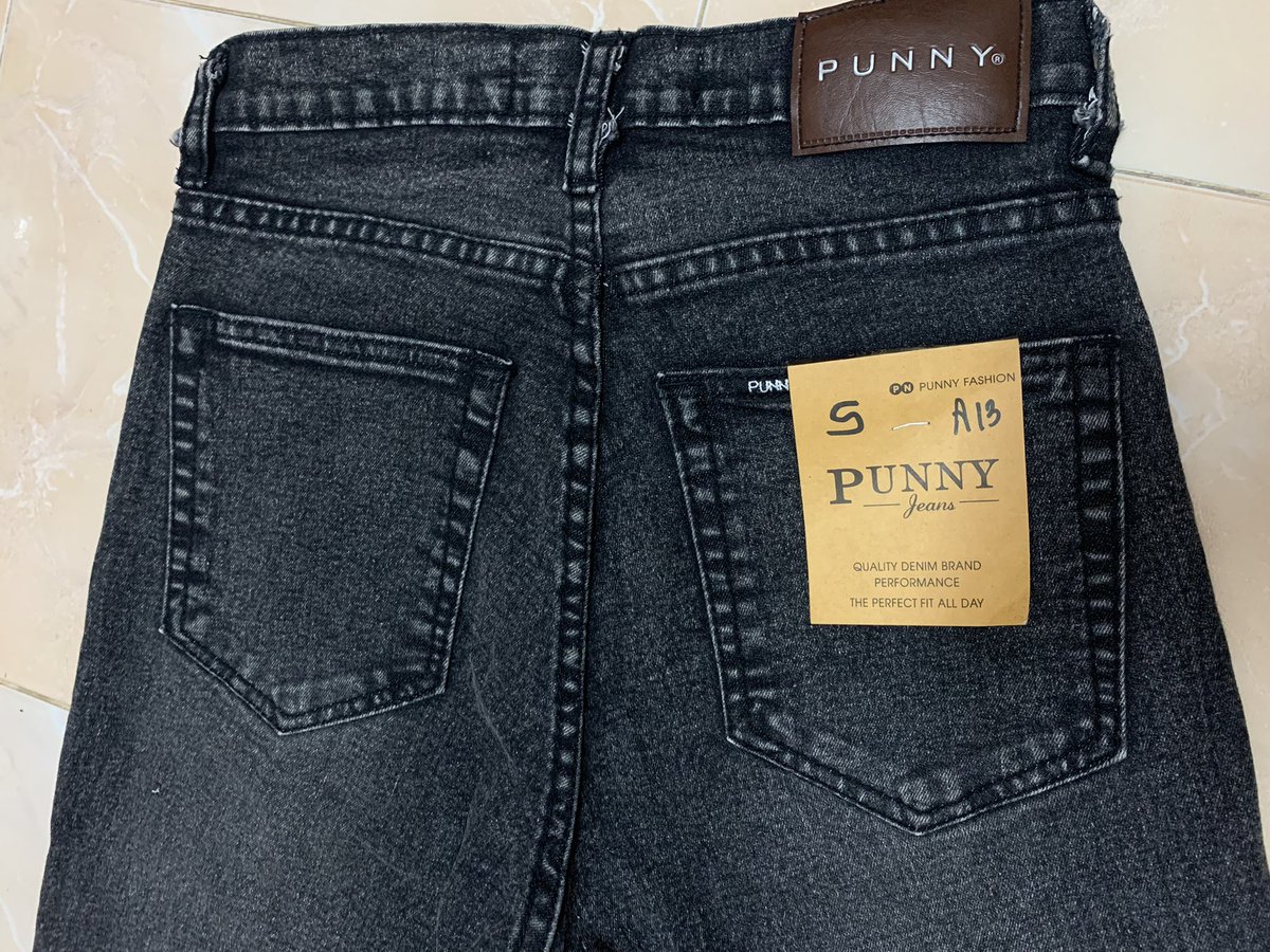 Mindmin35417812's tweet photo. ทรงบอยสลิมป้ายปันนี่ ในติ้กต้อกขาย 399 เลย เอาไป 250 รวมส่ง ยังไม่แกะป้าย ไซต์ S https://t.co/Sg3sLVHzD9