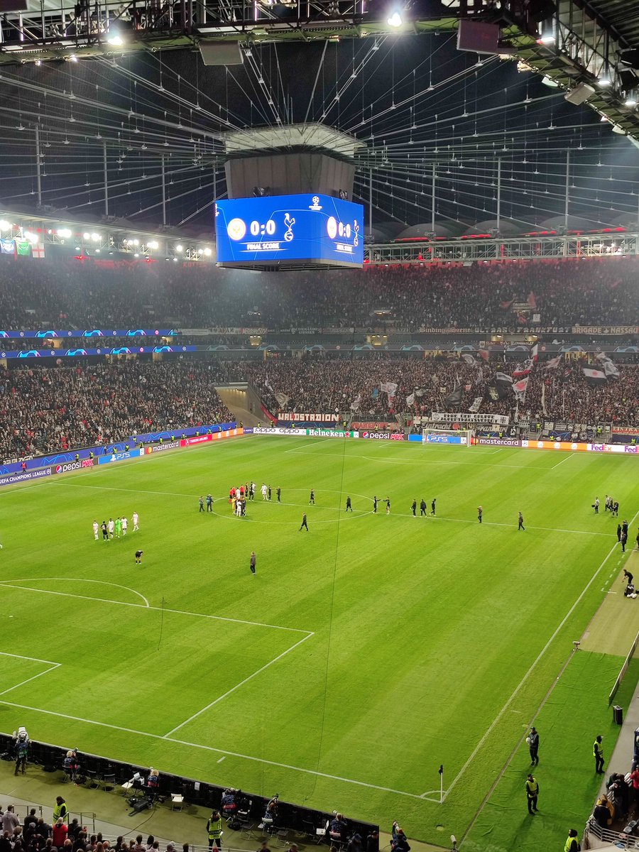 Großartiger #ChampionsLeague-Abend gestern in #Frankfurt mit einer  Weltklasseleistung von Makoto #Hasebe 🏆🌍🇯🇵 Leidenschaftlicher Fight mit der Erkenntnis, dass englische Abwehrspieler irgendwie stürmerabsorbierend sind 🙄 #SGETOT #Eintracht #EintrachtFrankfurt