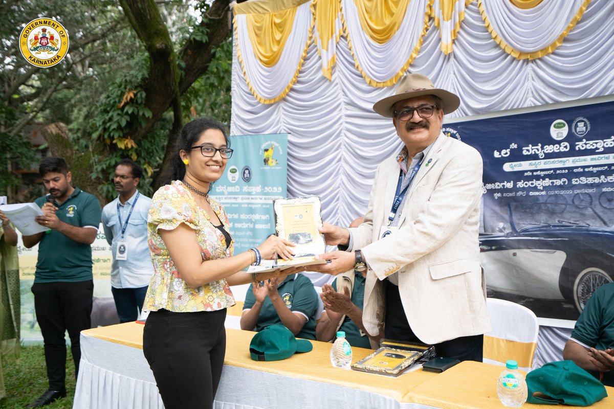 aranya_kfd's tweet photo. 68th Wildlife Week Vintage Car &amp; Motorcycle Rally felicitation ceremony [2/3]
#KFD #FHVI #WildlifeWeek https://t.co/KmEORFo5WX