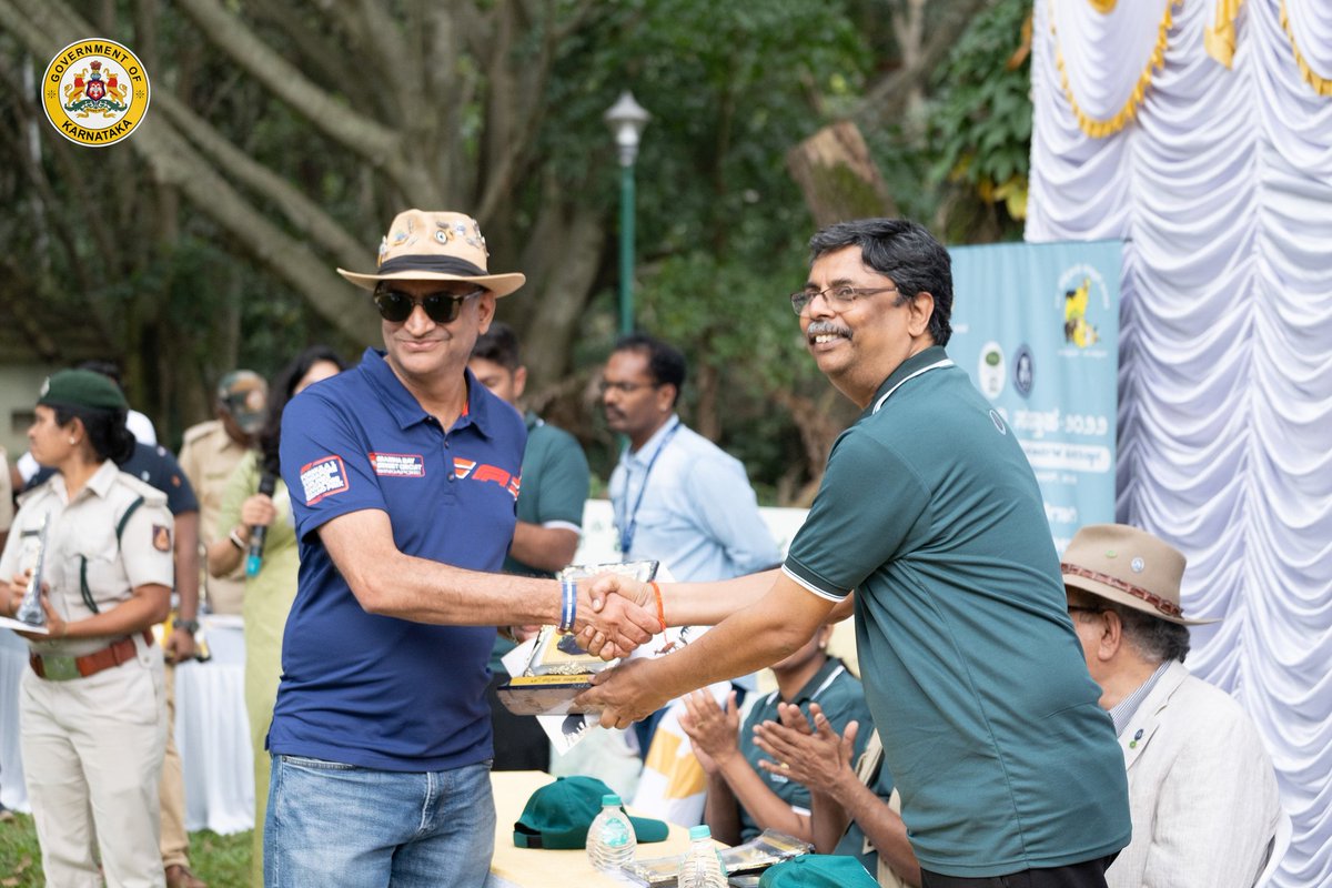aranya_kfd's tweet photo. 68th Wildlife Week Vintage Car &amp; Motorcycle Rally felicitation ceremony [2/3]
#KFD #FHVI #WildlifeWeek https://t.co/KmEORFo5WX