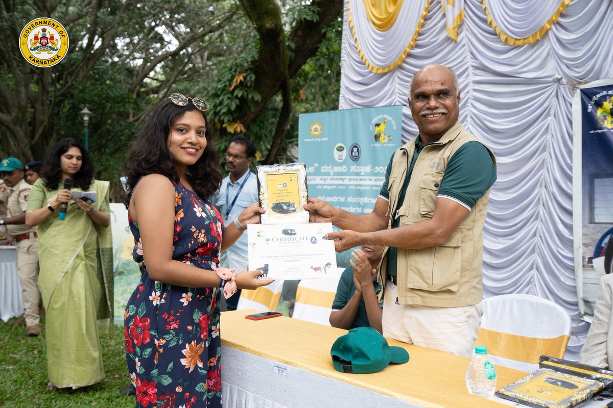 aranya_kfd's tweet photo. 68th Wildlife Week Vintage Car &amp; Motorcycle Rally felicitation ceremony [1/3]
#KFD #FHVI #WildlifeWeek https://t.co/RzRXmLnXz4