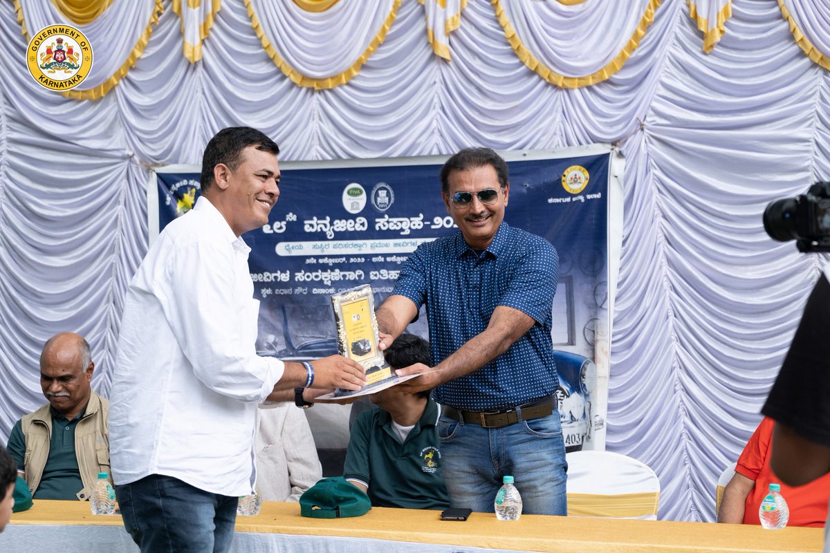 aranya_kfd's tweet photo. 68th Wildlife Week Vintage Car &amp; Motorcycle Rally felicitation ceremony [3/3]
#KFD #FHVI #WildlifeWeek https://t.co/7mpYATn2vL