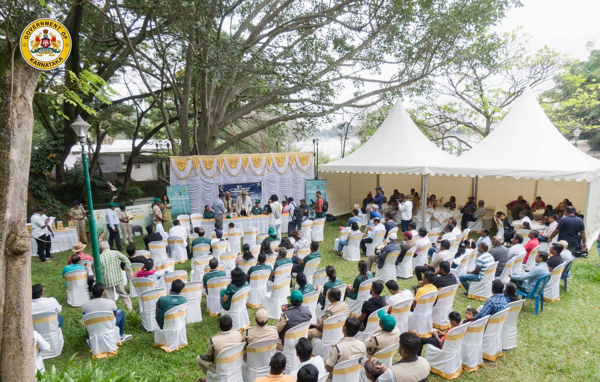 aranya_kfd's tweet photo. 68th Wildlife Week Vintage Car &amp; Motorcycle Rally felicitation ceremony [3/3]
#KFD #FHVI #WildlifeWeek https://t.co/7mpYATn2vL