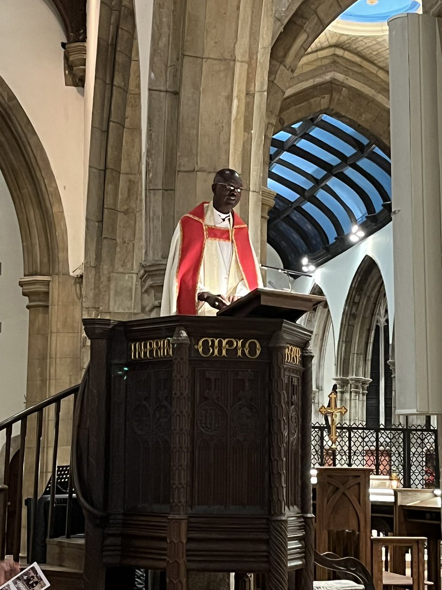 9ElmsArtsRev's tweet photo. Moving tributes &amp; reflections at the farewell service for @BishopRCheetham at All Saints Kingston last night - including from Kingston MP @EdwardJDavey &amp; Bishop Cleophas travelling from Matabeleland. With thanksgiving for the richness and diversity of ministries across the area https://t.co/iFYT9vRxvB