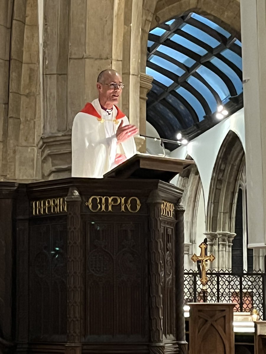 9ElmsArtsRev's tweet photo. Moving tributes &amp; reflections at the farewell service for @BishopRCheetham at All Saints Kingston last night - including from Kingston MP @EdwardJDavey &amp; Bishop Cleophas travelling from Matabeleland. With thanksgiving for the richness and diversity of ministries across the area https://t.co/iFYT9vRxvB