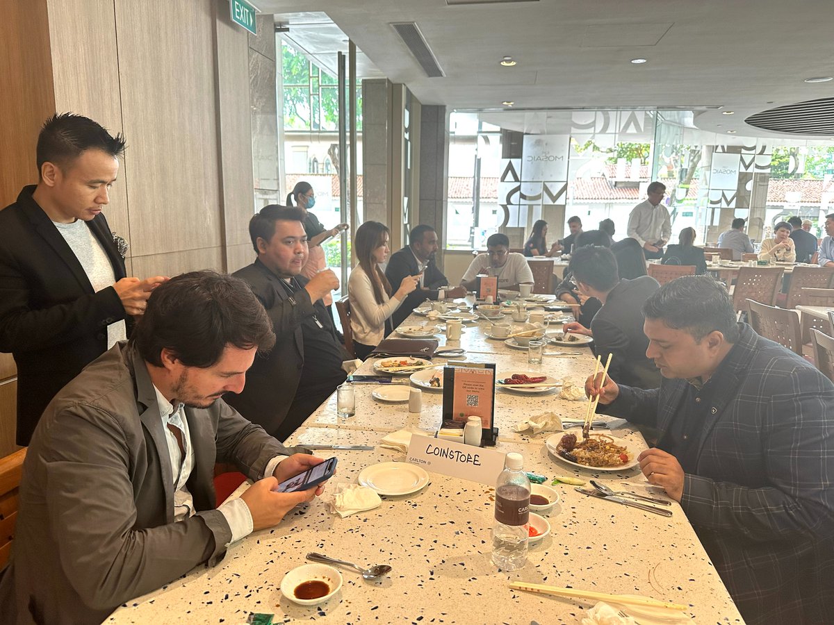 CoinstoreExc's tweet photo. Filling up their tummies with some awesome lunch before another round of sharing session! π€
#Coinstore #ChooseCoinstore #Cryptocurrency #Blockchain #BDConference https://t.co/S1gMUkepq1
