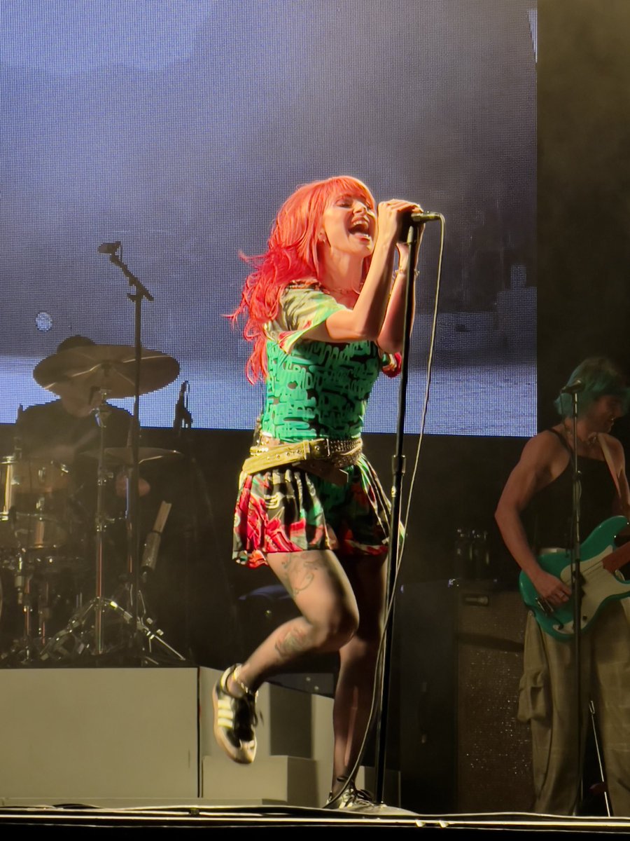 mars_adventures's tweet photo. Paramore in Utah ✨
#Paramore #paramoretour #paramoreutah #ThisIsWhy https://t.co/zyWCaQASCF