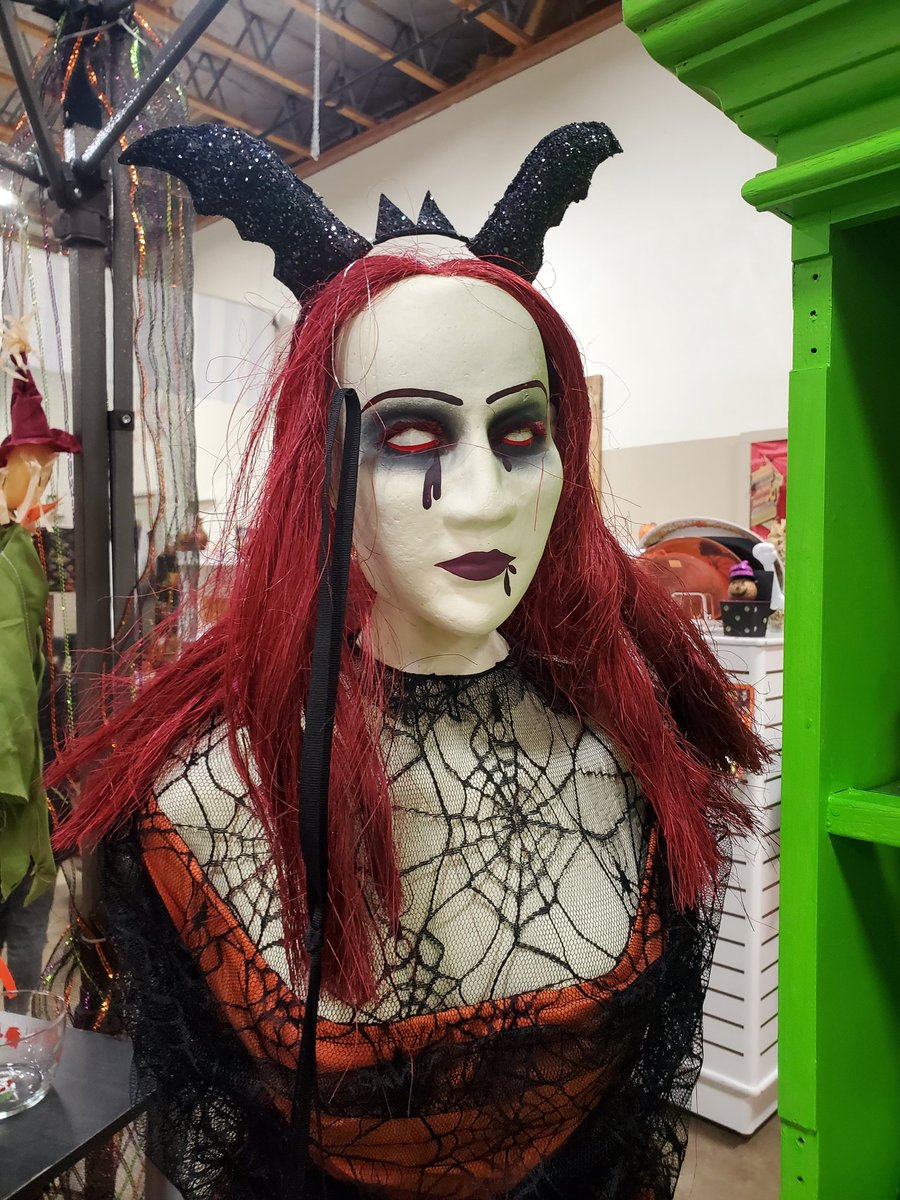 LittlePrinnter's tweet photo. I need more Halloween thus year than ever! https://t.co/uyBYgZvBvW