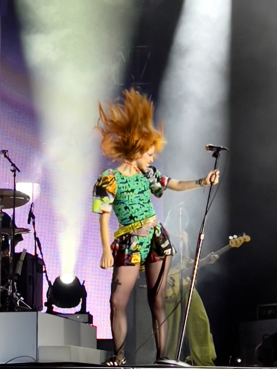 mars_adventures's tweet photo. Paramore in Utah ✨
#Paramore #paramoretour #paramoreutah #ThisIsWhy https://t.co/venwuLQ1gV