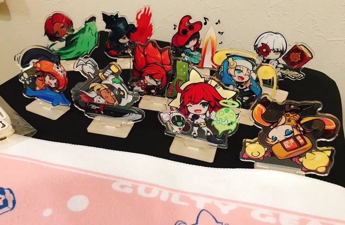 アクリルスタンドとタオル届いた〜、想像以上に綺麗に出来てて感動。印刷屋さんありがとうー✨ 