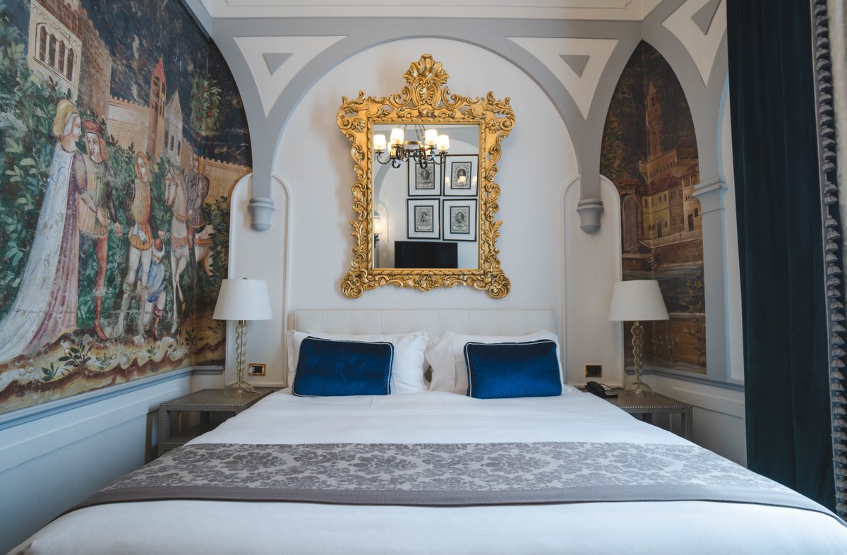Embark upon a splendid journey in the heart of Italy in our Florentine style suites. Photo @metteishere