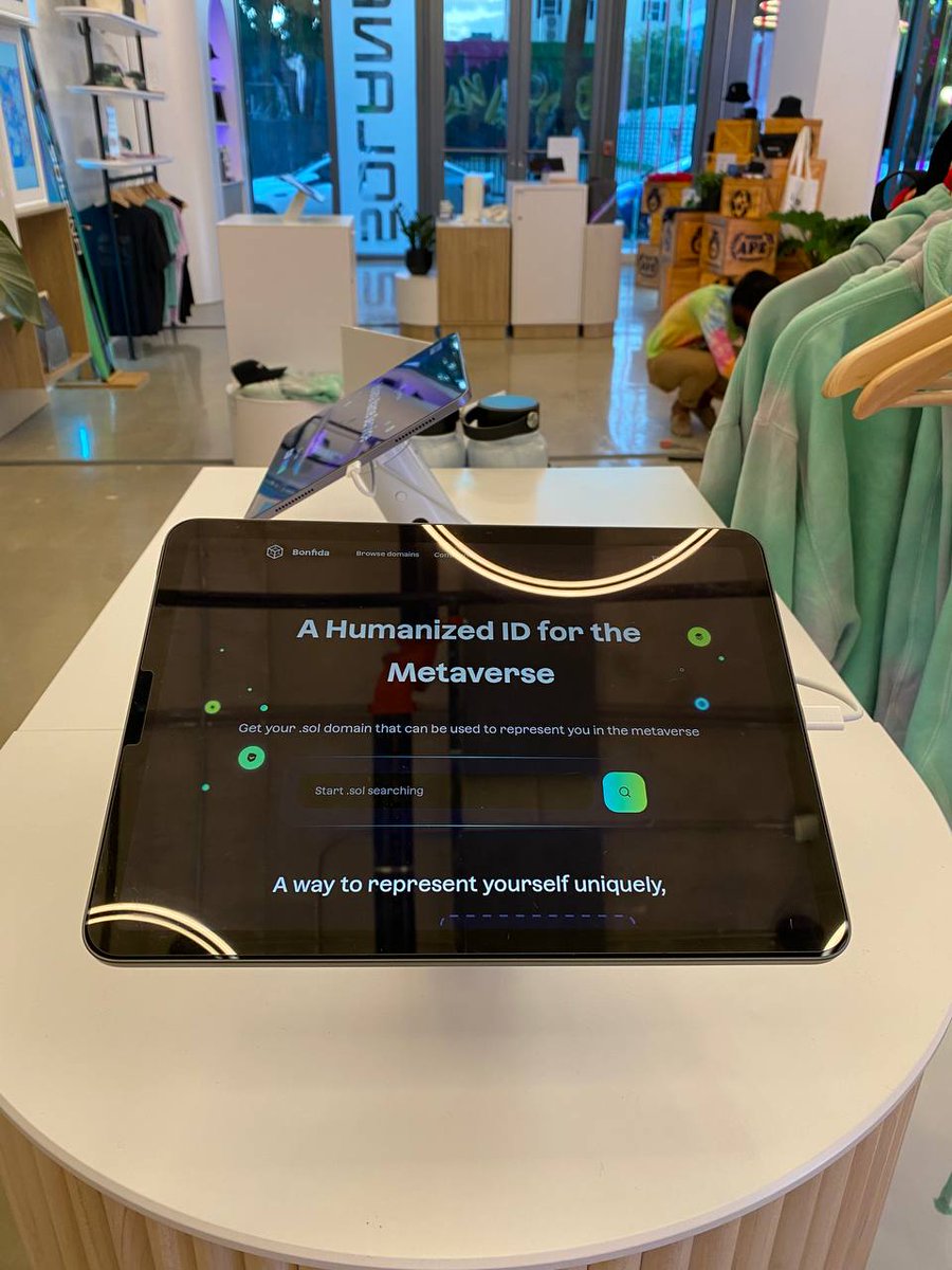 sns's tweet photo. Quick stop at @solanaspaces Miami, she cute af! 

📸 this; walk in, get a whiff of fresh merch, face lit up w lighting that'll make anyone look good, iPads so shiny they make your eyes hurt, roam around and walk out with a @solana domain name

You are only allowed to be excited! https://t.co/FuNS5SmfoT