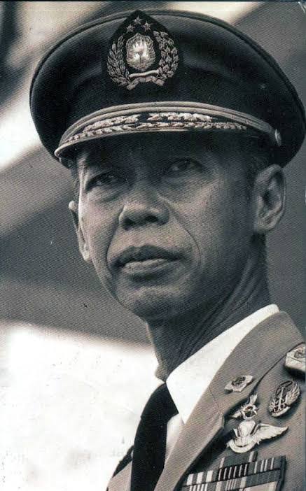 Dickykurnia88's tweet photo. @DivHumas_Polri Ini lomba yang menarik. Saya sangat hormat sehormat hormatnya, atas kejujuran, kinerja, integritas, humanis, dan kisah inspiratifnya.

Terima kasih, Jenderal Hoegeng 🫡 https://t.co/RUecrEHWXI