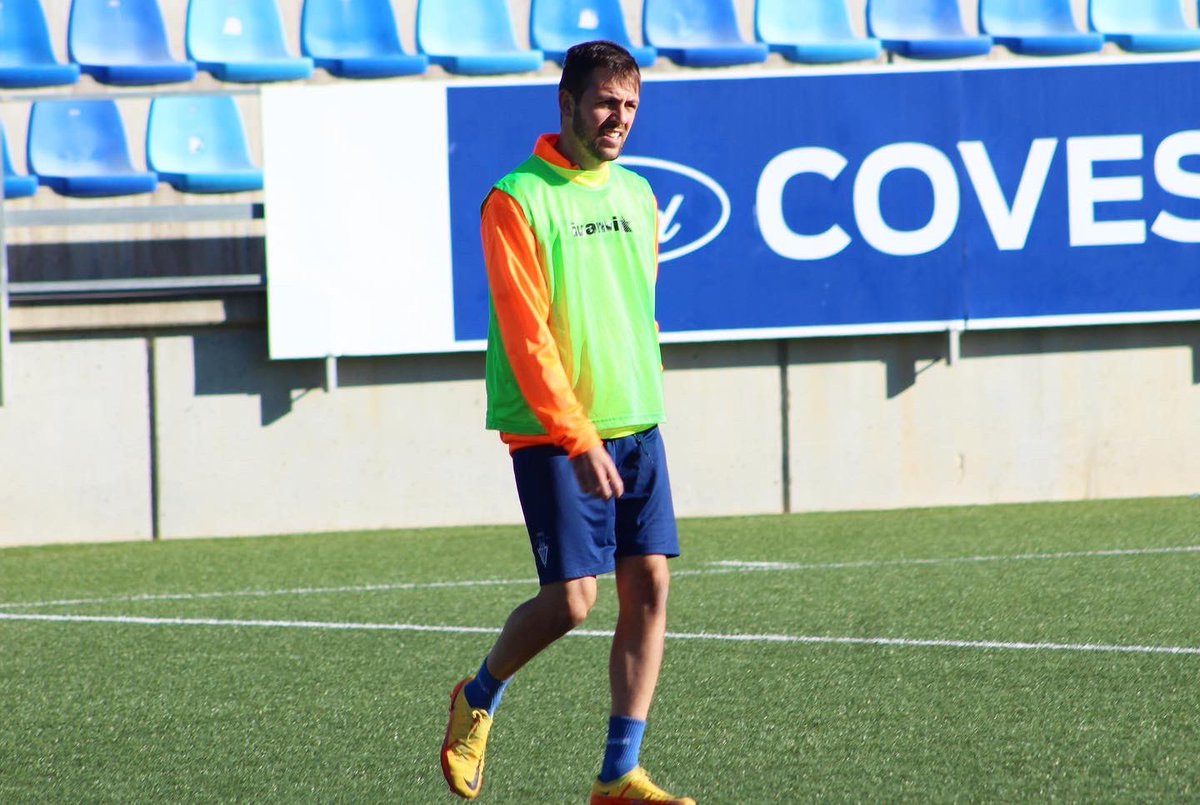 cfbadalonasad's tweet photo. ⚔️ 𝗗𝗜𝗠𝗘𝗖𝗥𝗘𝗦 ⚔️

🔜 L’equip ja prepara la visita del diumenge al camp del @CPSanCristobal🔥

𝑻𝒐𝒕𝒔 𝒂 𝒖𝒏𝒂, 𝒆𝒒𝒖𝒊𝒑! 💙💪🏻

#BadalonaÉsFutur #3RFEF5 https://t.co/MVQxkeJ4sK