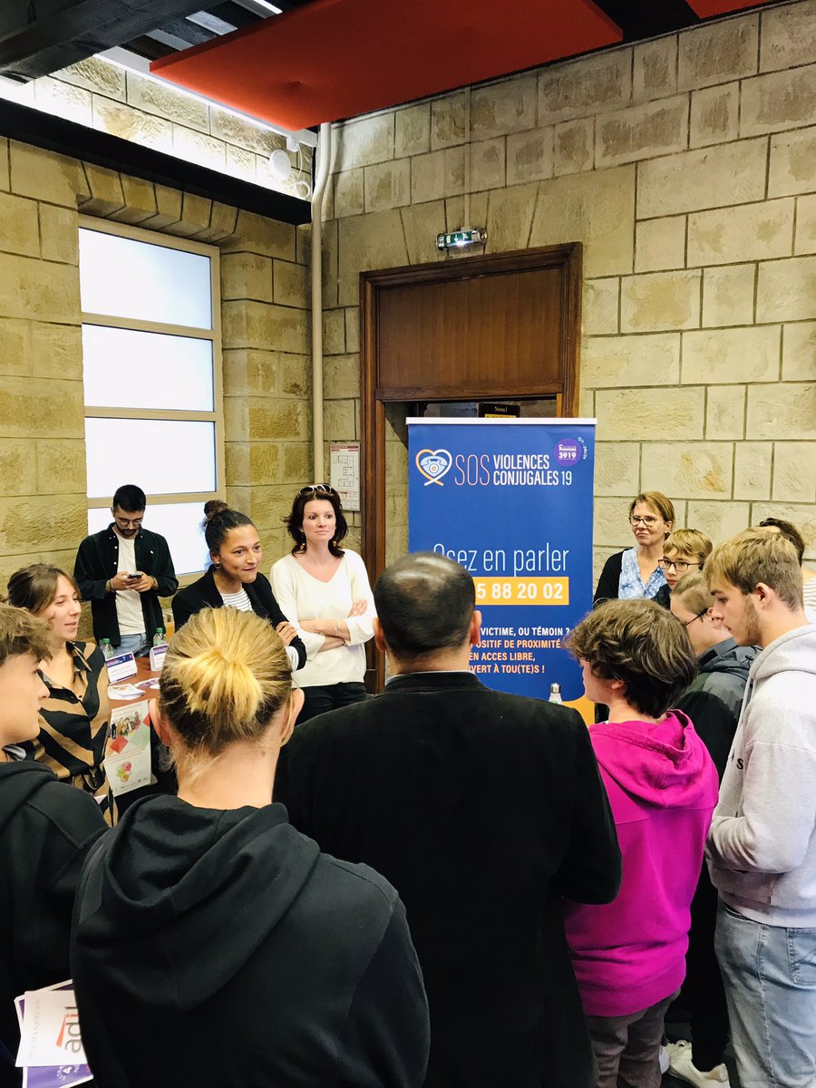 PR_Brive's tweet photo. Retour sur la #NuitduDroit 2022 ⚖️ organisée hier au tribunal judiciaire de #Brive avec nos partenaires institutionnels et la participation d’un dessinateur de presse
@NuitDuDroit #CIDFF #UDAF #SPIP #FranceVictimes #ADIL #MJD #ConseilDepartemental #SAUJ @SosViolences https://t.co/23DBN0WIgP