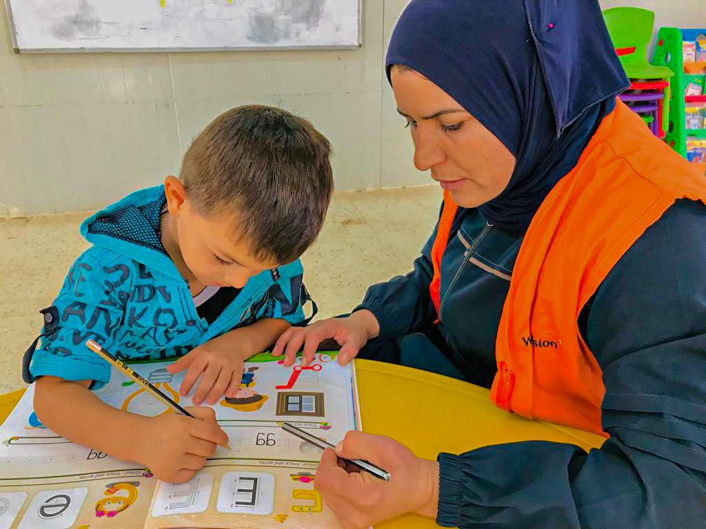 WorldVisionSR's tweet photo. Rania*, teacher at our #education centre in #Azraq camp believes her role is more than teaching. “It’s a big responsibility, some of my students missed beautiful moments in their life due to #war,” So imagine her joy when they receive the education they deserve

#WorldTeachersDay https://t.co/ImbiF8qryS