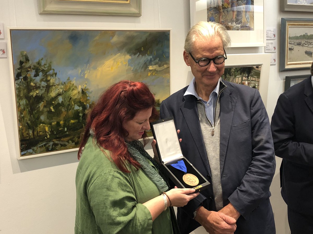 Lucy Marks ROI ARWS 💛 tweet media