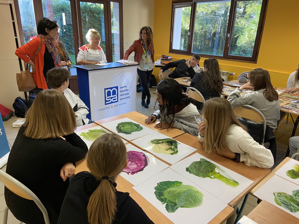 #ElusMSAenAction 
En direct de la MFR de La Catie à #LaBalmeDeSillingy, le Dr Gauthier de la #MSA et les élus du territoire Bassin annécien en pleine action avec le 1er groupe d’élèves. Après un mot d’intro, on démarre avec un photolangage sur l’alimentation pour lancer l’échange