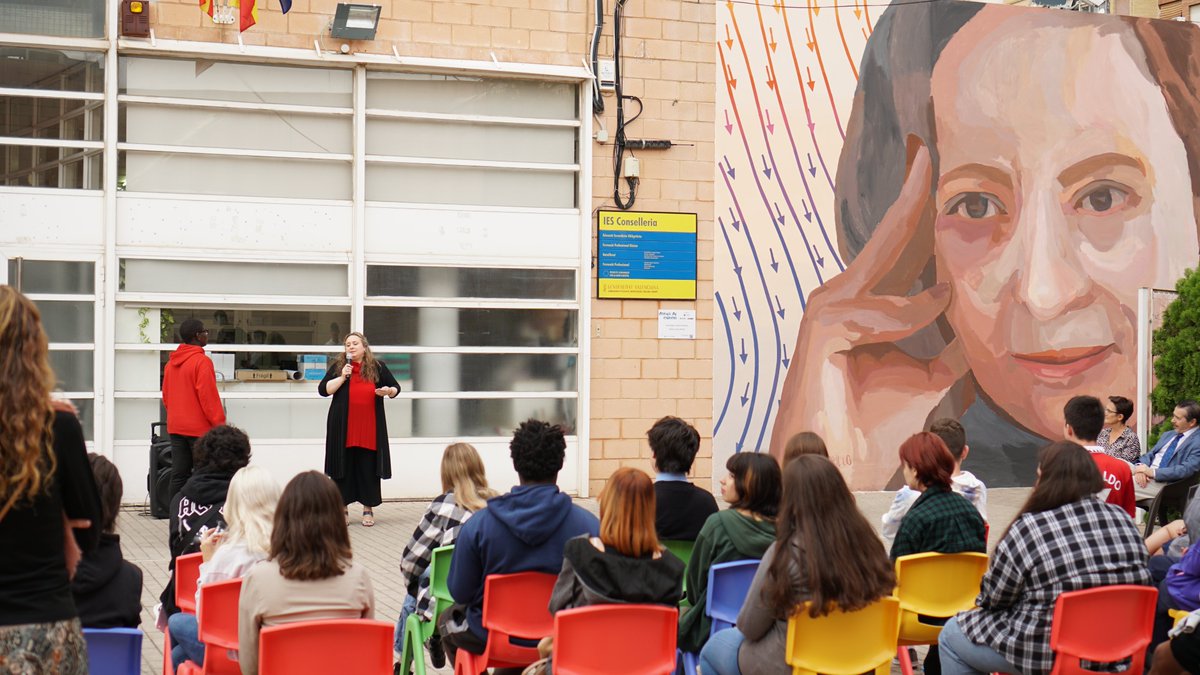 😍 La investigadora vinculada al #CITMAga Rosana Rodríguez es protagonista de un mural #DonesDeCiència (<a href="/UPV/">Universitat Politècnica de València</a> <a href="/LasNavesINN/">Las Naves INN</a>) en el <a href="/IES_Conselleria/">IES Conselleria</a> de Valencia.
✨ Anima al alumnado del centro a "que nunca pierdan la esperanza de que sus sueños se cumplirán"
elperiodic.com/valencia/naves…