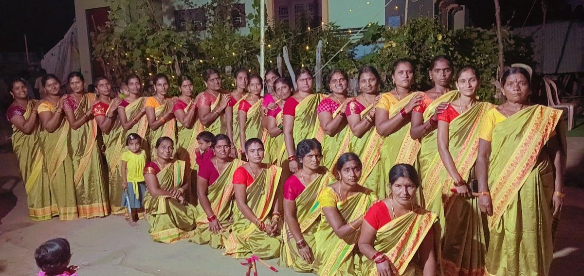 Rajitha_Balgam's tweet photo. Wearing #Bathukammasarees all Galli women's 😎😎
Maskapur (vg) , Khanapur (Mdl) of Nirmal districts.
Thanq to #TSGovernment🙏🙏
@TelanganaCMO 
@TelanganaCS @KTRTRS @KTRoffice @trsharish @MPsantoshtrs @VPRTRS @DayakarRao2019 https://t.co/tWDLxUXpoO