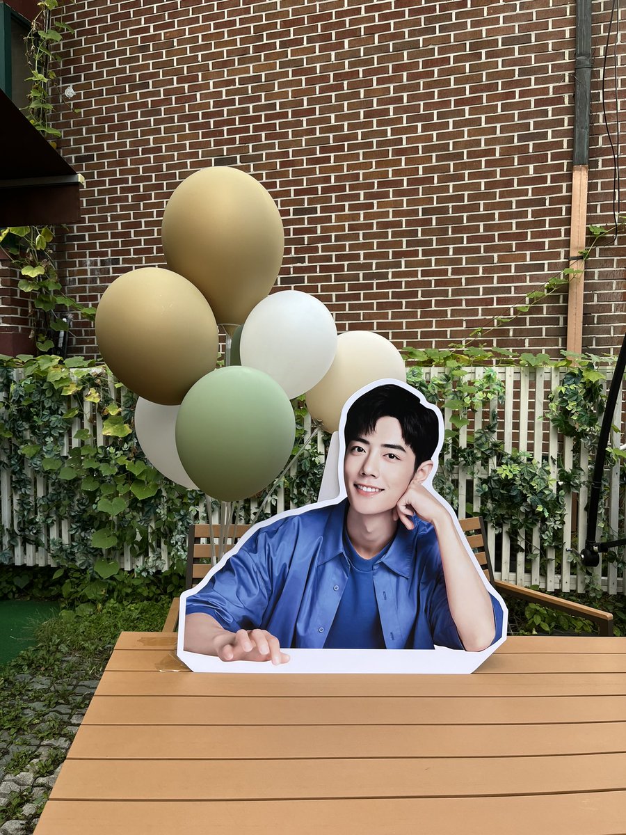 bule7898oti's tweet photo. @FanNeverland 
멋진 공간 감사합니다🥹🤍
#새오잔 #肖战祝你生日快乐 https://t.co/xsN0FydsNz