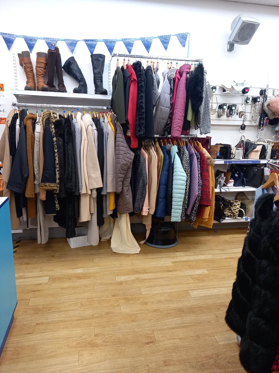 #WindowsWednesday #standuptocancer lots going on.
Get ready for #winter coats, boots and knitwear at great prices.