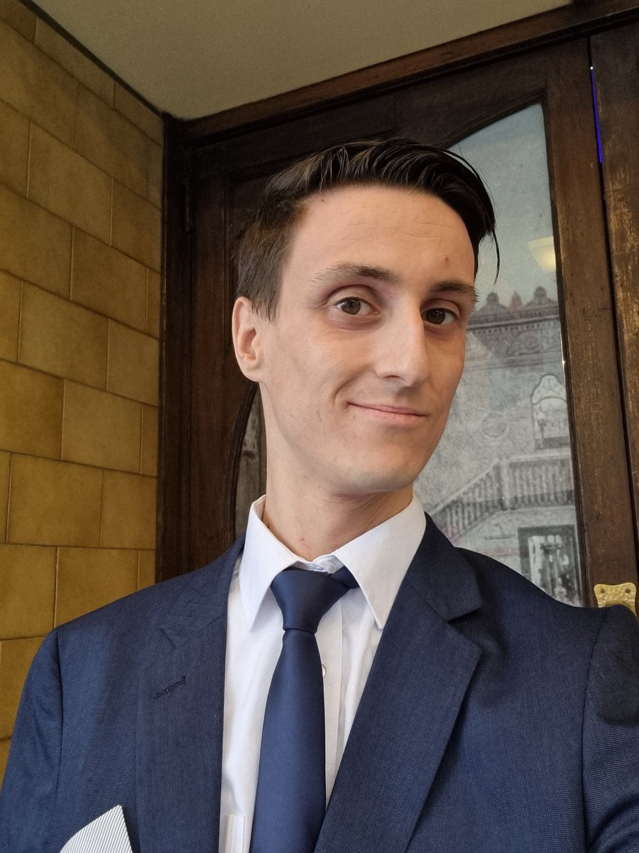 liamcgd's tweet photo. I may have arrived a little early to the #AGDAs22, but damn am I looking good (if I may say so myself) https://t.co/jl52cUy4CW