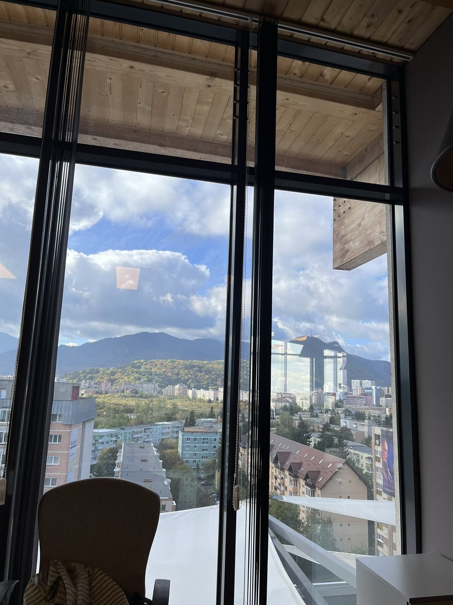 Clemence_Ba's tweet photo. Office of the day -Brasov - Roumania at @Pentalog. Coucou @RubioMart1 https://t.co/kHtxEn9iF3
