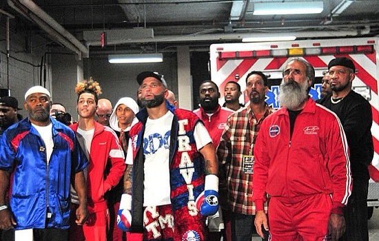 MyTime_Champ's tweet photo. Man I miss these days, I miss the fame I miss the money etc, I just took it all for granted… however I’m happy to still be alive and able to pass my story down to the youth so they don’t make the mistakes I have…. #ConcreteJungle4Life #MyTime #Boxing #ReadingPa #BroNaaz https://t.co/JIuKg5XqcL