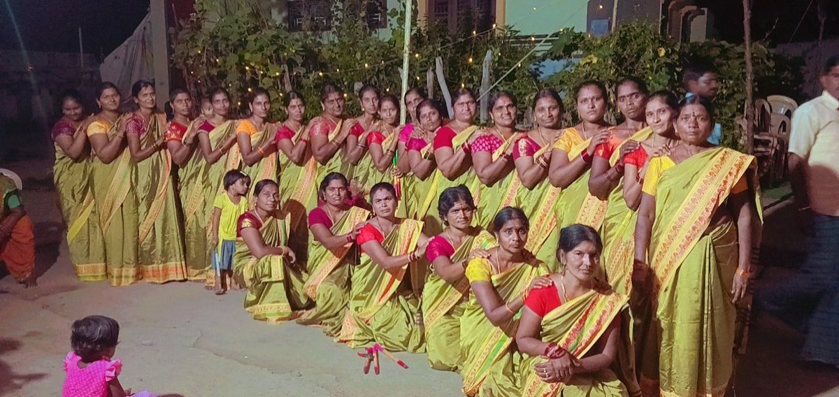 Rajitha_Balgam's tweet photo. Wearing #Bathukammasarees all Galli women's 😎😎
Maskapur (vg) , Khanapur (Mdl) of Nirmal districts.
Thanq to #TSGovernment🙏🙏
@TelanganaCMO 
@TelanganaCS @KTRTRS @KTRoffice @trsharish @MPsantoshtrs @VPRTRS @DayakarRao2019 https://t.co/tWDLxUXpoO