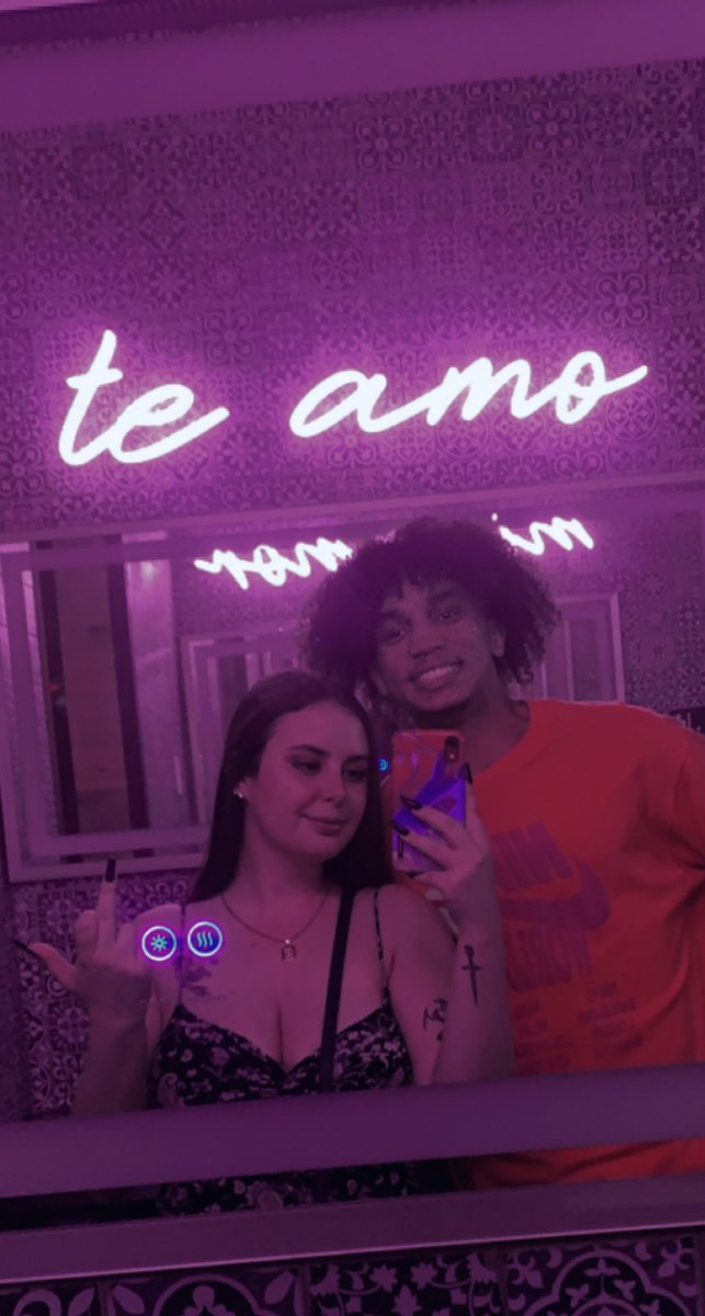 sedonaraebug's tweet photo. I love my fkin friends man 🥹 https://t.co/Z22fpjVM9D