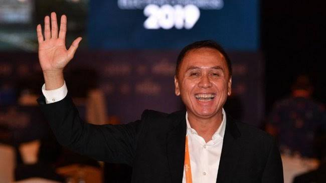 papantengah's tweet photo. WAJAH PEMIMPIN FEDERASI

Ketua Umum PSSI, Mochamad Iriawan pada hari Selasa (4/10) bertempat di Malang, angkat bicara soal desakan publik yang meminta dirinya untuk mundur dari jabatannya.

Dilansir Tempo, berikut jawabannya. #USUTTUNTAS #MC https://t.co/Pja2wYY6Wt