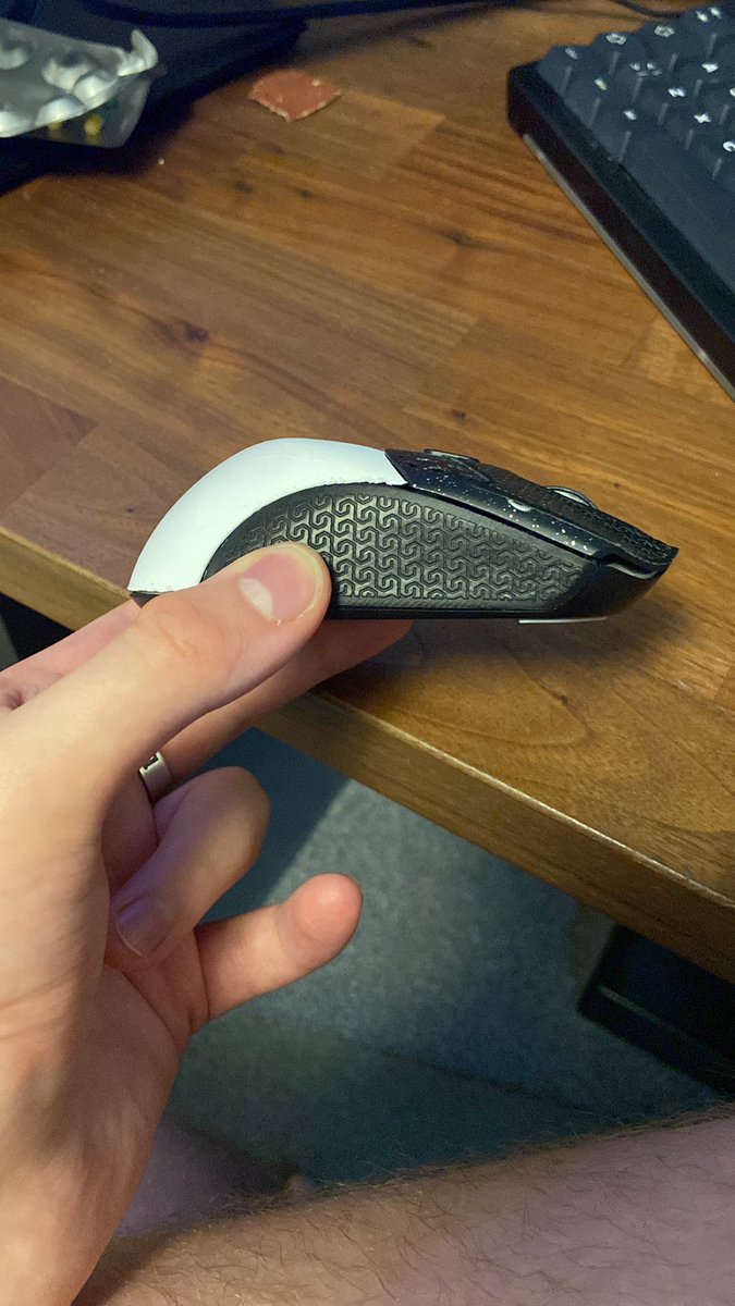 Troca9_'s tweet photo. Decided to make a custom back for my @finalmouse I guess next step is to make a totally custom made mouse, and it’s pretty cool being able to model a hump like this and make it 100% custom for my hand, many cool many nice :) https://t.co/6N5Vbxdw0U