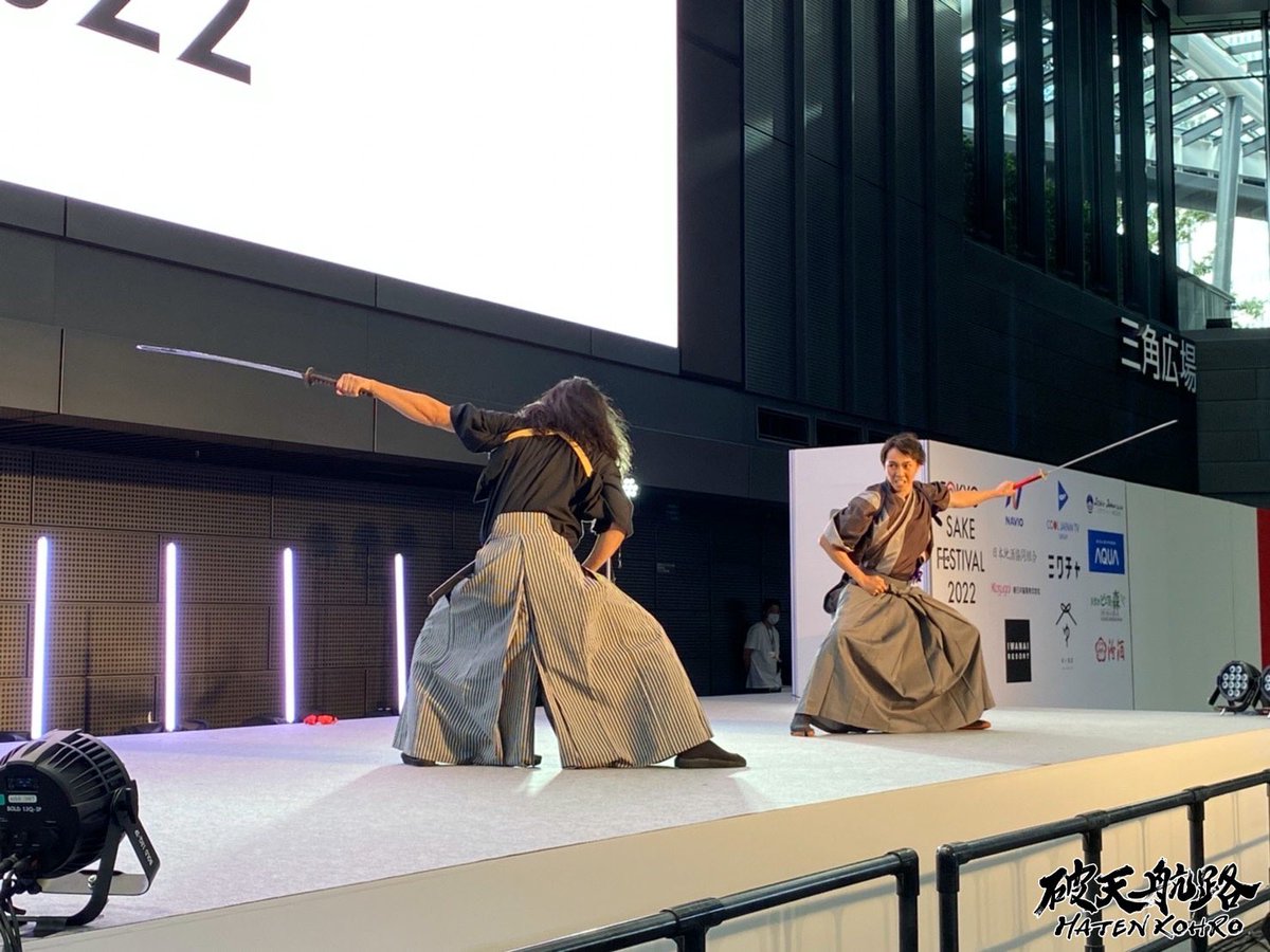 hatenkohro's tweet photo. 10月4日(火)
『TOKYO SAKE FESTIVAL 2022』
@TSF_SAKE 
ご来場ありがとうございました🍶

👤MEMBER👤
慈五郎
NatsunA
花ノ本以津輝

-SUPPORT MEMBER-
田畑潤弥(THE☆JACABAL'S)
竹内大気

🎸SETLIST🎻
M1 篝火
M2 さわぎ
M3 瞬星
M4 お江戸日本橋
M5 Shadow and Lights
M6 Cinnamon
M7 3369 https://t.co/jFhP4LDDGF