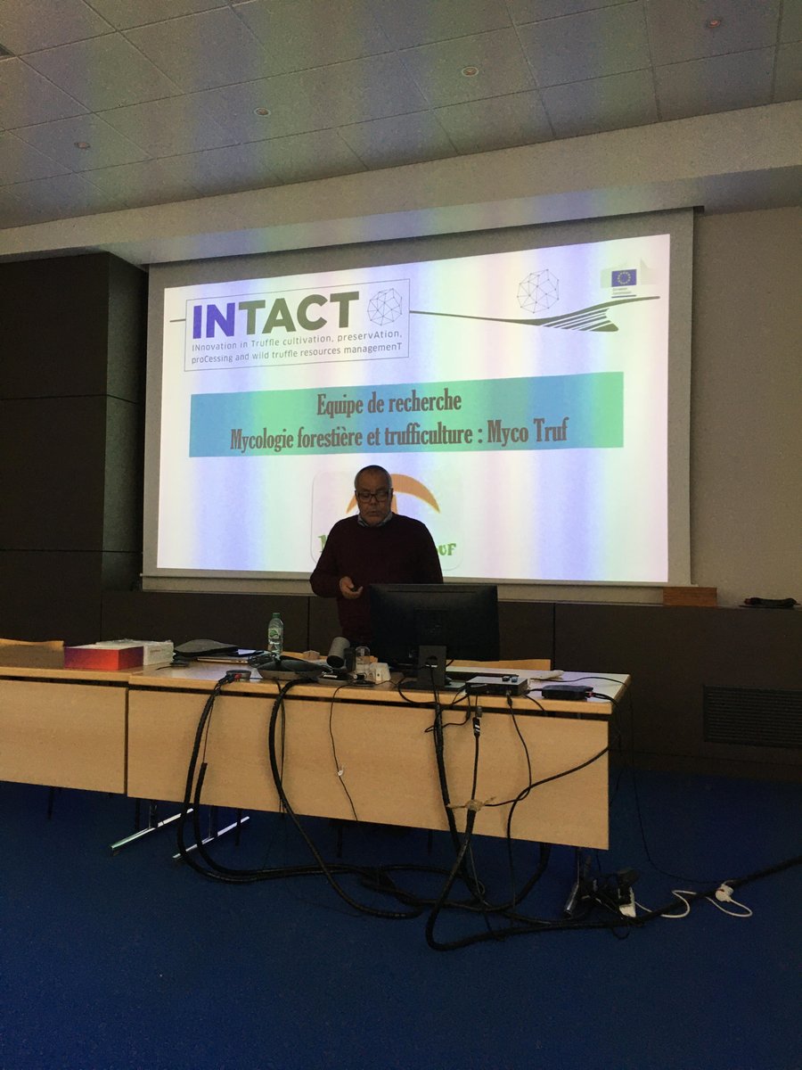 IntactProgetto's tweet image. On the 4th of October prof. Lahsen Khabar (@um5rabat) held an INTACT Presentation day at @INRAE_France, presenting his activities to their hosts.