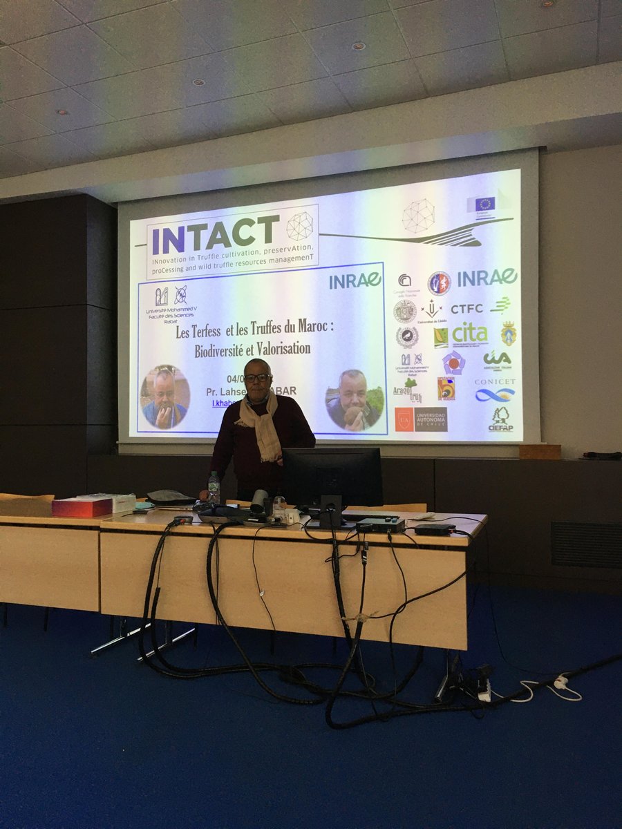 IntactProgetto's tweet image. On the 4th of October prof. Lahsen Khabar (@um5rabat) held an INTACT Presentation day at @INRAE_France, presenting his activities to their hosts.