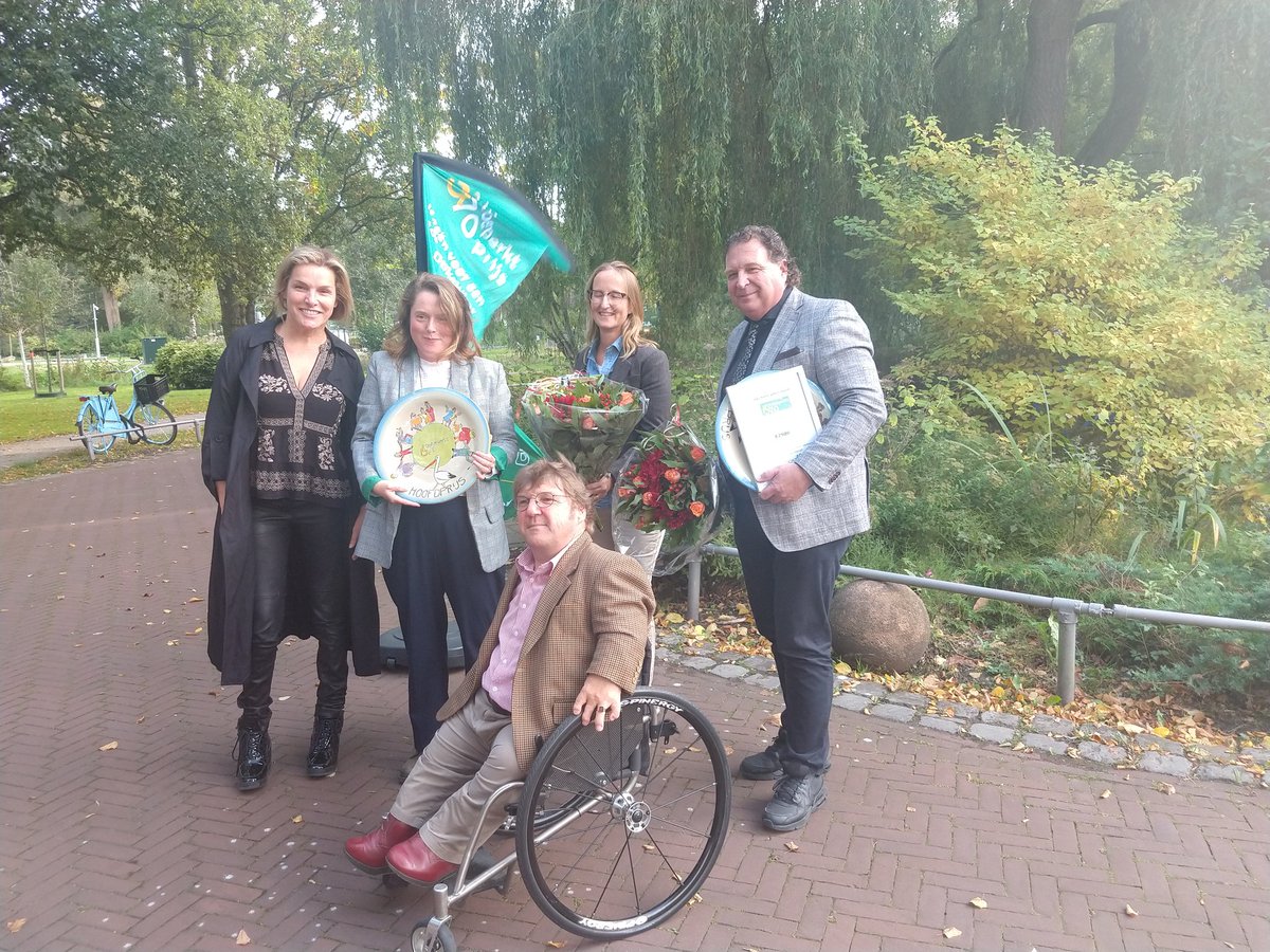 Prijsuitreiking #onbeperkt070 door  <a href="/LucilleWerner/">Lucille Werner</a> 2e kamer lid van het <a href="/CDA/">cda</a> bevlogen prijswinnaars, die de wereld voor mensen met een beperking mooier kunnen maken <a href="/Voorall/">Voorall</a>