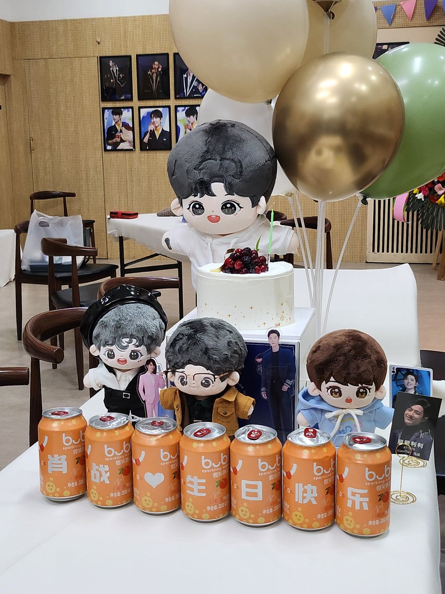 Always_spring05's tweet photo. 생축하신다구 보고 가라고 해주셔서 세팅하는데, 점점 늘어나는 쟌이들🥰😍
(뒤에 40깅이는 정말 너무 귀여웠어요❤️
정말 귀엽고 예쁘게 생카 열어주셔서 감사합니다❤️ 덕분에 잘 보고 갑니다😊💖🎊🎉
#서른지나첫돌 #네버랜드샤오잔생카 #happyxiaozhanday
#샤오잔 #XiaoZhan #肖战 https://t.co/BK6MFMjshH