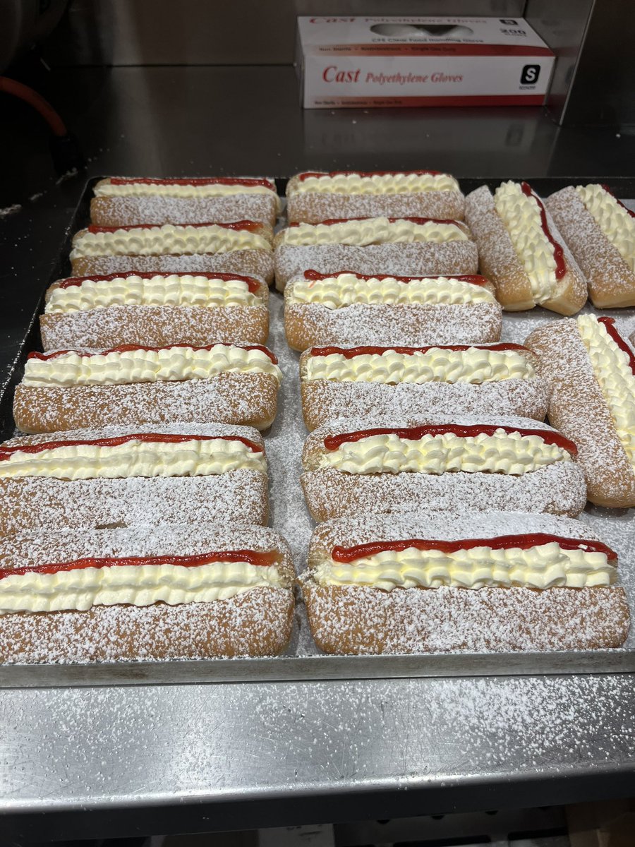 MunnyStewart644's tweet photo. The day that it was 🍰🧁🍩 #WorkCourse guess I have a hidden talent https://t.co/gLj6c6YcNd