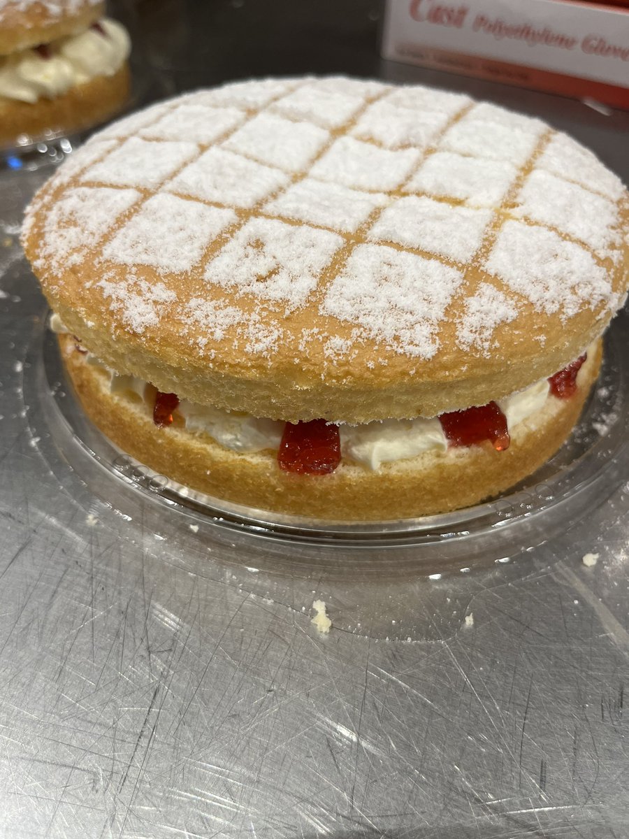 MunnyStewart644's tweet photo. The day that it was 🍰🧁🍩 #WorkCourse guess I have a hidden talent https://t.co/gLj6c6YcNd