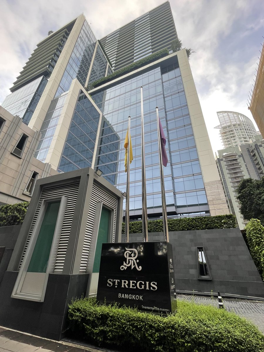 MilitaryTravel2's tweet photo. The next 2 nights will be spent at the @stregisbangkok. This amazing room is thanks to my AMEX Marriott credit card’s free night certificate and $300 hotel credit. #amex #travel #freehotel #free #bangkok #thailand #marriott #stregisbangkok https://t.co/S26tEsW1v9