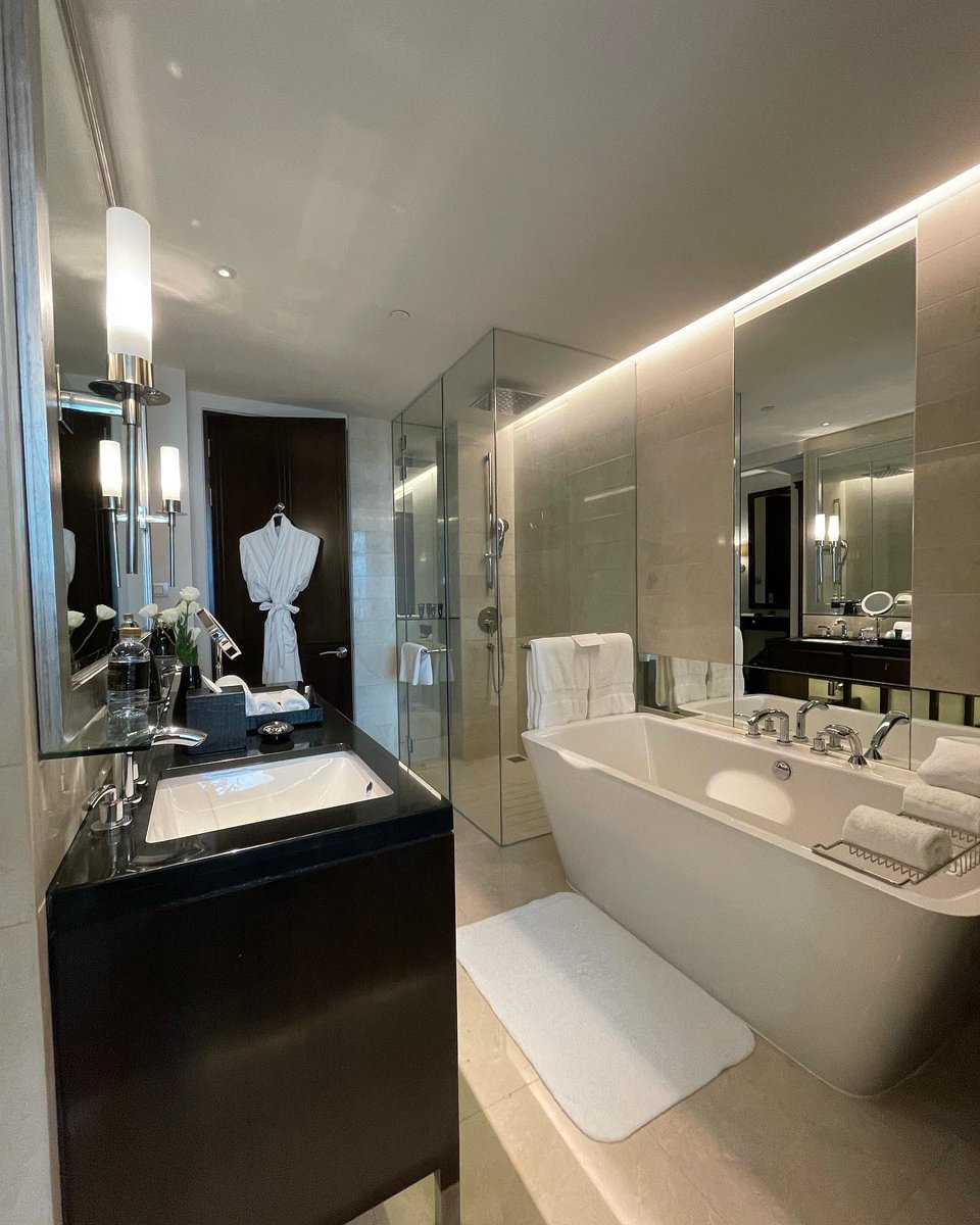 MilitaryTravel2's tweet photo. The next 2 nights will be spent at the @stregisbangkok. This amazing room is thanks to my AMEX Marriott credit card’s free night certificate and $300 hotel credit. #amex #travel #freehotel #free #bangkok #thailand #marriott #stregisbangkok https://t.co/S26tEsW1v9