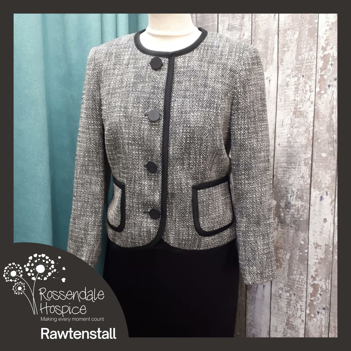 RossHospice's tweet image. Our #DonationOfTheWeek is this very stylish Jackie O inspired Hobbs jacket.
Size 10, still with tags. Original price £179, our price only £30!
Snap up this bargain from our Rawtenstall shop. Open Mon - Sat 9.00 - 4.30

#hobbs #sustainablefashion #charityshop #charitybargain